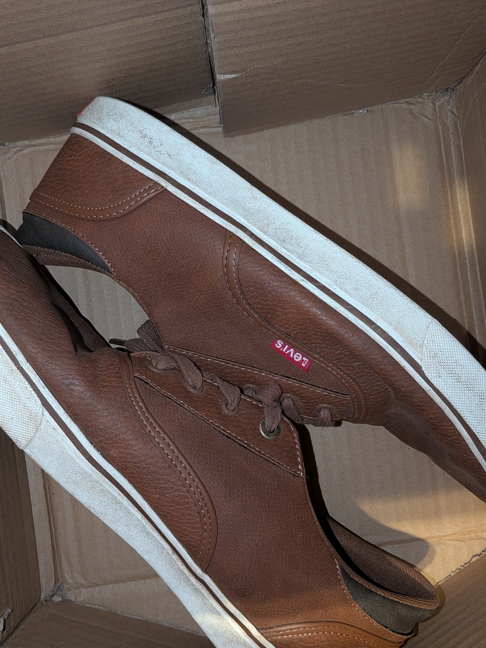 Levi's Men's Brown Low-Top Leather-Style Sneakers with White Sole